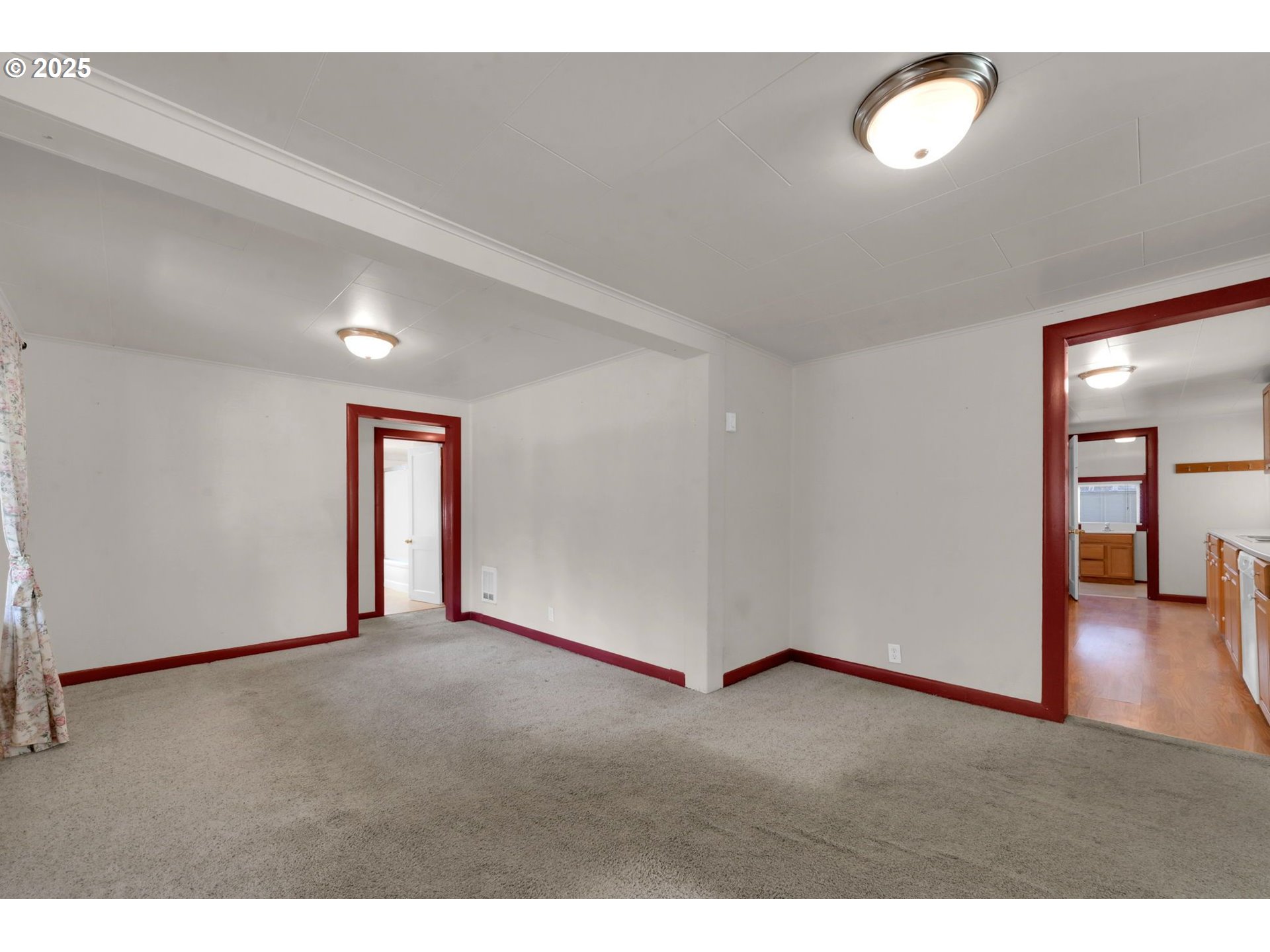 47563 Union Street Oakridge, OR 97463 - Photo 4 of 29