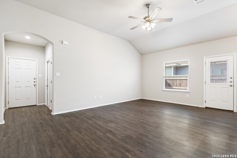 636 Heathers Way Seguin, TX 78155 - Photo 5 of 24