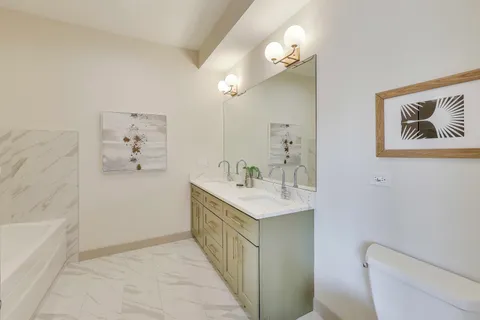 $599,000 | 2450 North Clybourn Avenue, Unit G, Chicago, IL 60614