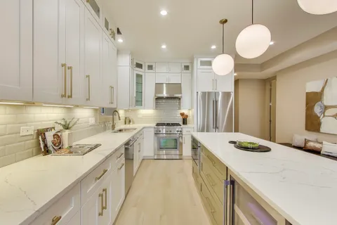 $599,000 | 2450 North Clybourn Avenue, Unit G, Chicago, IL 60614