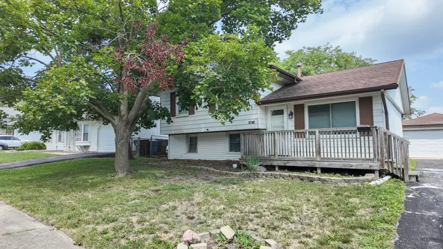 a view of a house with a yard and plants