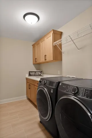 $949,900 | 515 Meadow Brooke Lane, Dyer, IN 46311