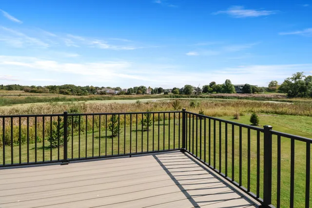 $949,900 | 515 Meadow Brooke Lane, Dyer, IN 46311