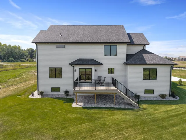 $949,900 | 515 Meadow Brooke Lane, Dyer, IN 46311
