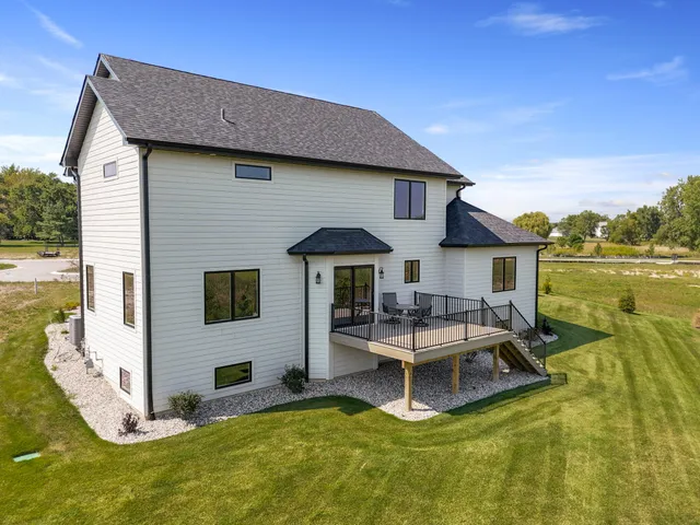 $949,900 | 515 Meadow Brooke Lane, Dyer, IN 46311