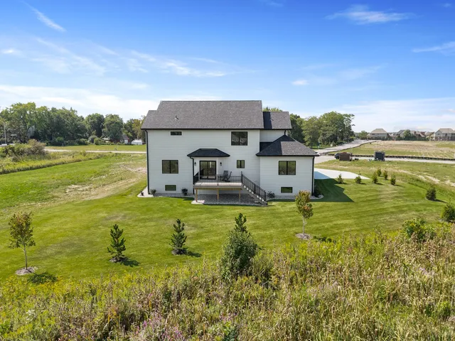 $949,900 | 515 Meadow Brooke Lane, Dyer, IN 46311
