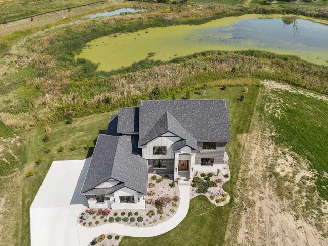 $949,900 | 515 Meadow Brooke Lane, Dyer, IN 46311