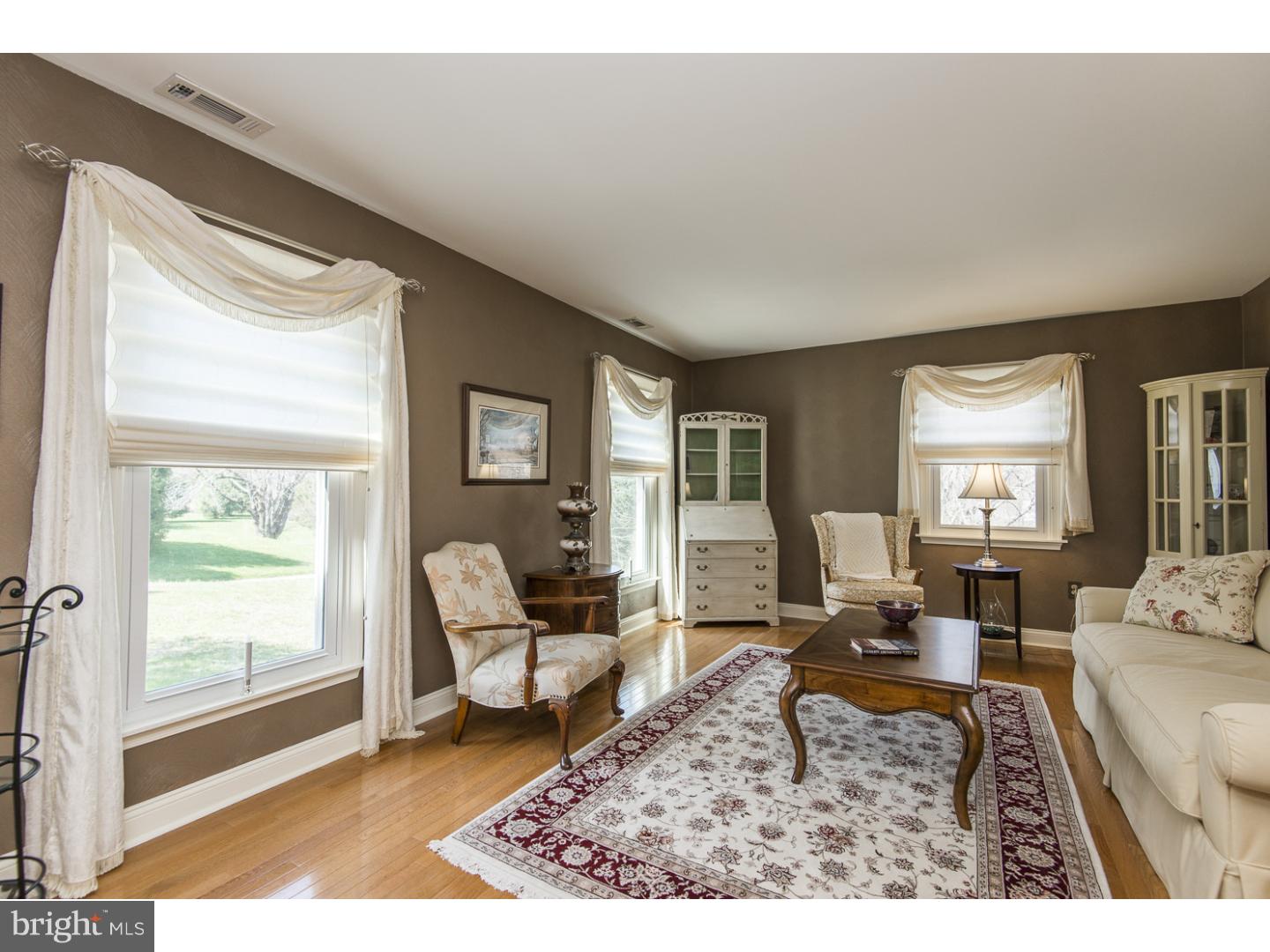 461 Corner Ketch Road Downingtown, PA 19335 - Photo 4 of 25 Living Room