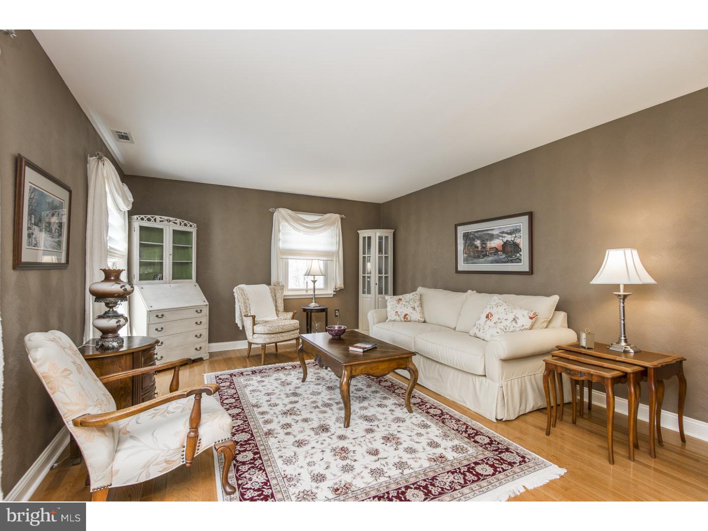461 Corner Ketch Road Downingtown, PA 19335 - Photo 5 of 25 Living Room