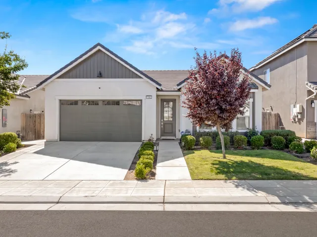 $455,000 | 590 Blue Oak Lane West, Madera, CA 93636