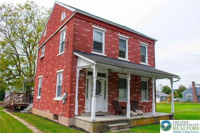 $1,750 | 3914 Mauch Chunk Road, Coplay, PA 18037