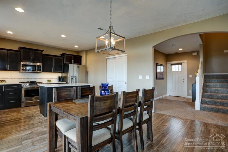 4535 Southwest Volcano View Way Redmond, OR 97756 - Photo 8 of 25 Gallery Image 8