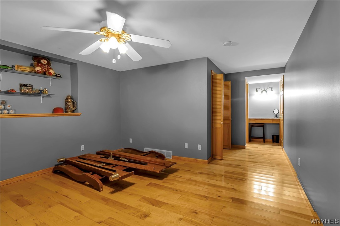 7140 Bear Ridge Road Pendleton, NY 14120 - Photo 28 of 44 Lower Bedroom w full bath & walk in closet.