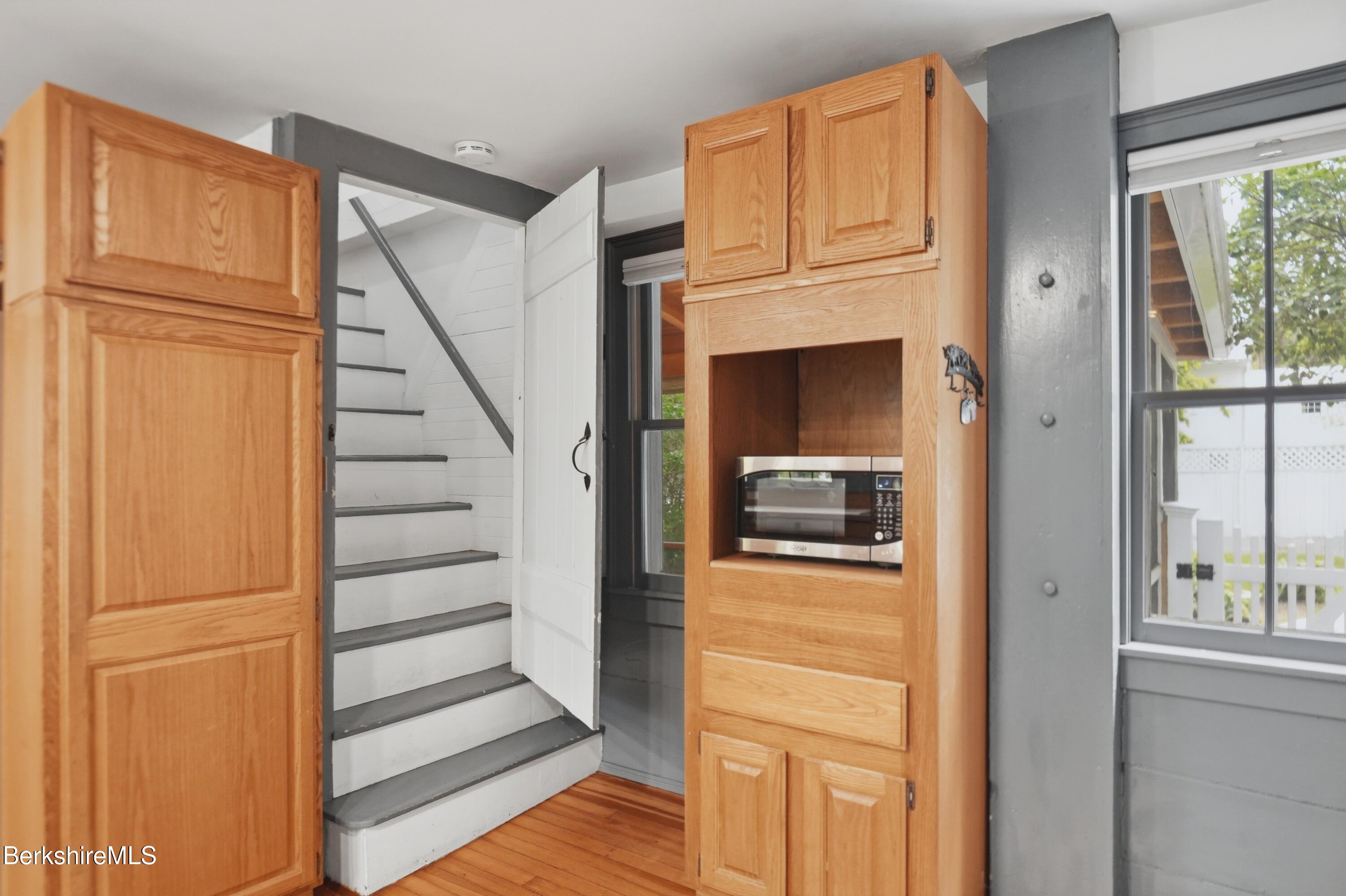 4 Stockbridge Road West Stockbridge, MA 01266 - Photo 41 of 94 Staircase