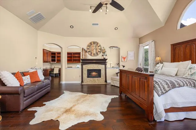 a view of a storage & utility room with washer and dryer