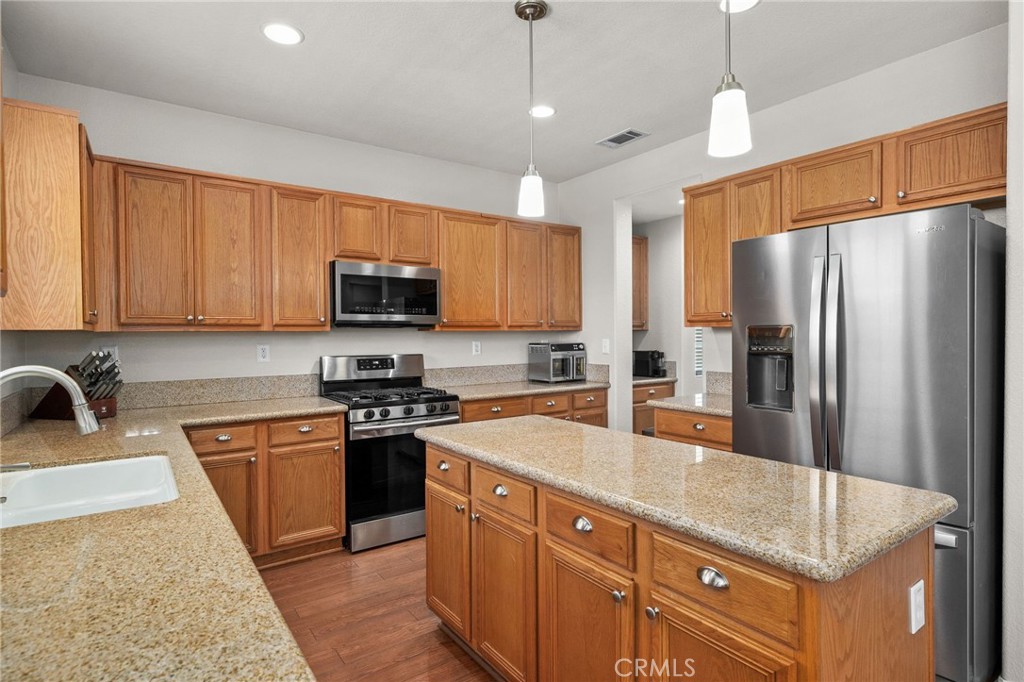 33934 Lily Road Yucaipa, CA 92399 - Photo 15 of 47 Kitchen