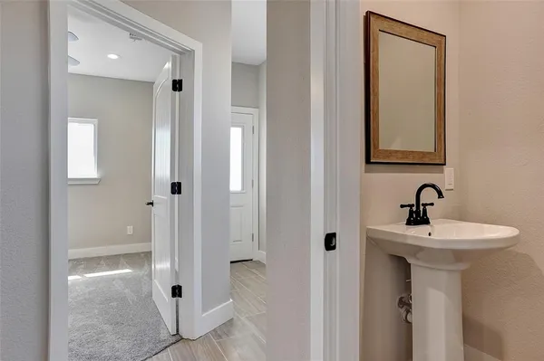 $1,700 | 1304 Country Road, Unit B, Whitesboro, TX 76273