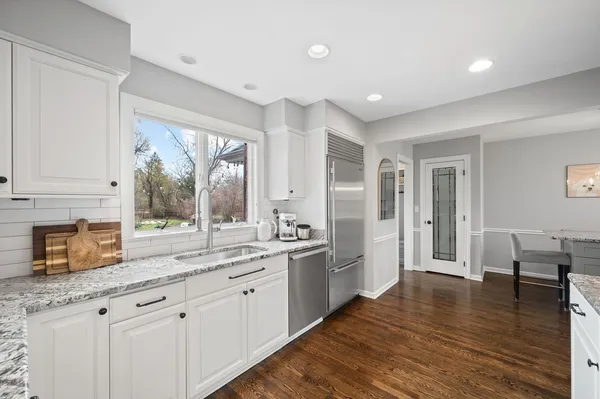 $1,100,000 | 571 Lexington Drive, Lake Forest, IL 60045