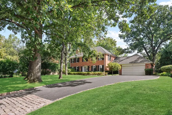 $1,100,000 | 571 Lexington Drive, Lake Forest, IL 60045