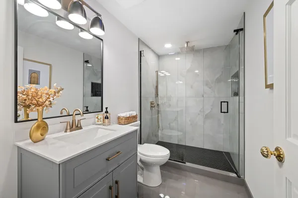 $1,100,000 | 571 Lexington Drive, Lake Forest, IL 60045