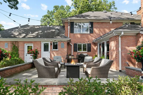 $1,100,000 | 571 Lexington Drive, Lake Forest, IL 60045