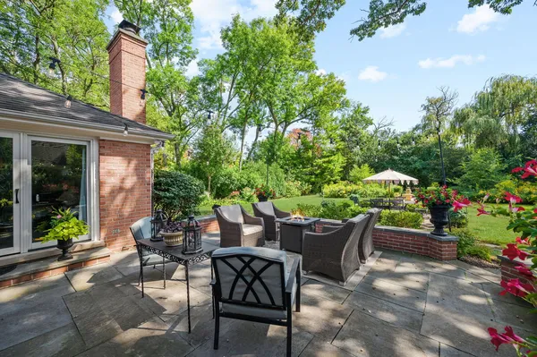 $1,100,000 | 571 Lexington Drive, Lake Forest, IL 60045