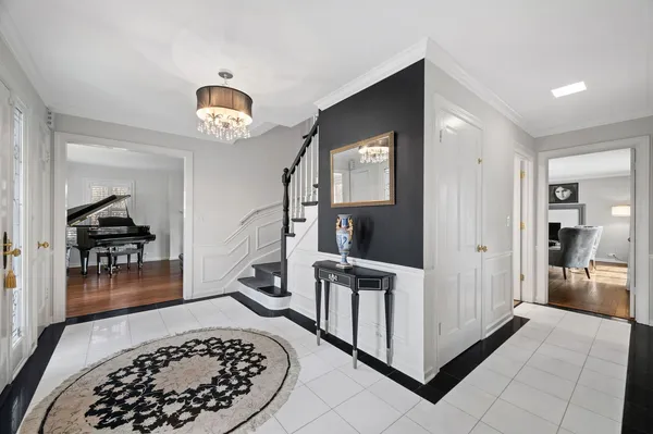 $1,100,000 | 571 Lexington Drive, Lake Forest, IL 60045