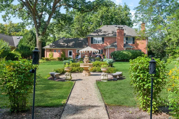 $1,100,000 | 571 Lexington Drive, Lake Forest, IL 60045