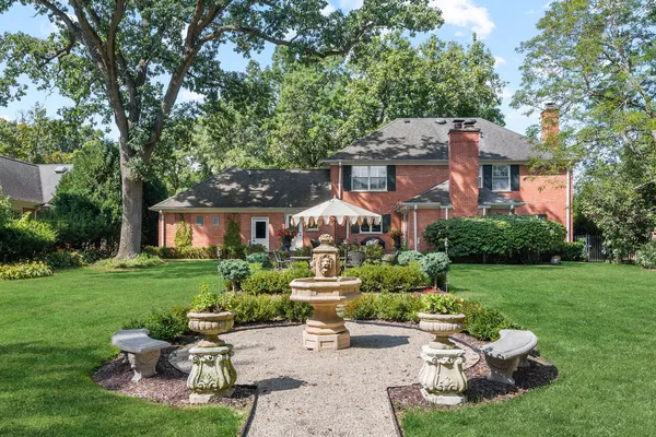 $1,100,000 | 571 Lexington Drive, Lake Forest, IL 60045