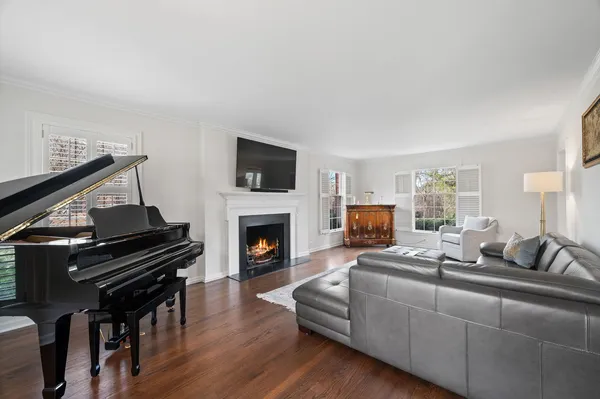 $1,100,000 | 571 Lexington Drive, Lake Forest, IL 60045