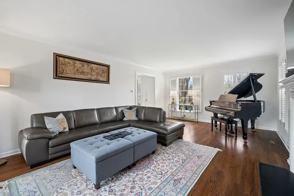 $1,100,000 | 571 Lexington Drive, Lake Forest, IL 60045