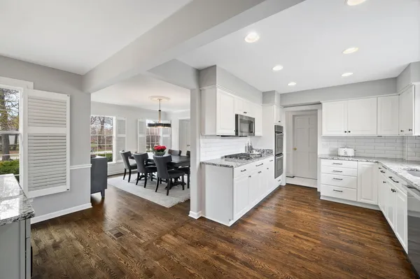 $1,100,000 | 571 Lexington Drive, Lake Forest, IL 60045