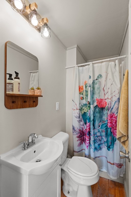 539 Rio Luna Drive Bandera, TX 78003 - Photo 12 of 24 a bathroom with a sink a toilet and a mirror
