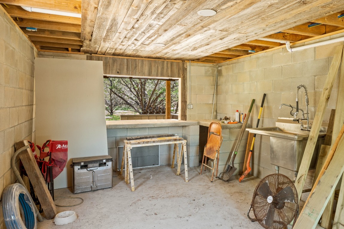 539 Rio Luna Drive Bandera, TX 78003 - Photo 18 of 24 a view of a room with gym equipment