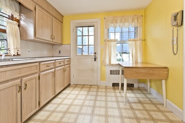 29 Sargent Road Winchester, MA 01890 - Photo 4 of 24 Gallery Image 4