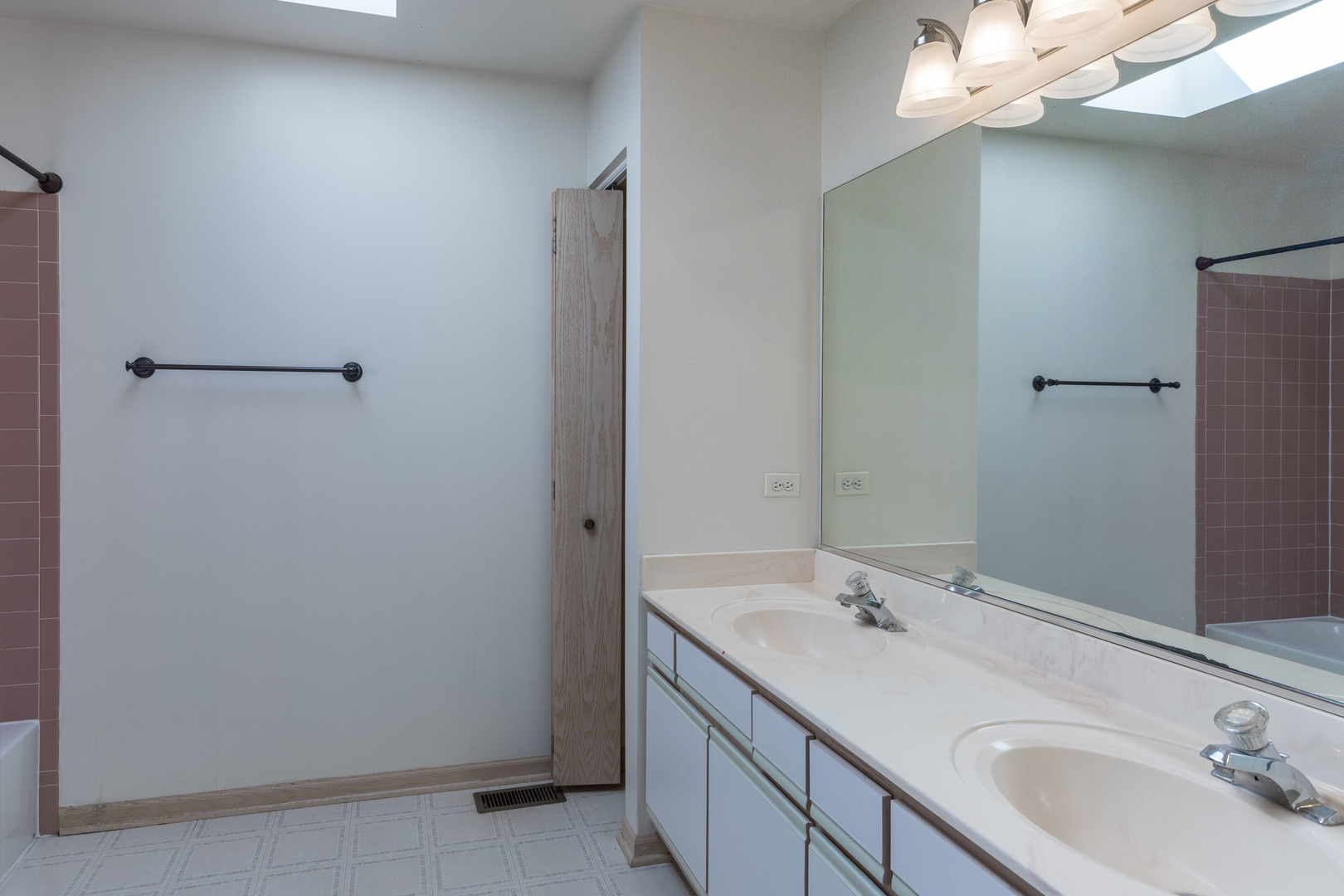 643 Maple Drive Streamwood, IL 60107 - Photo 18 of 32 a bathroom with a sink and mirror
