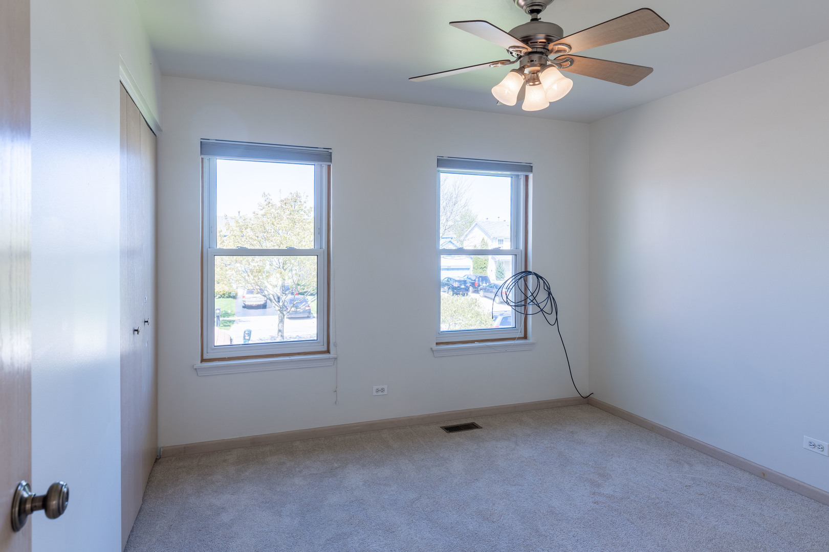 643 Maple Drive Streamwood, IL 60107 - Photo 21 of 32 an empty room with windows and fan