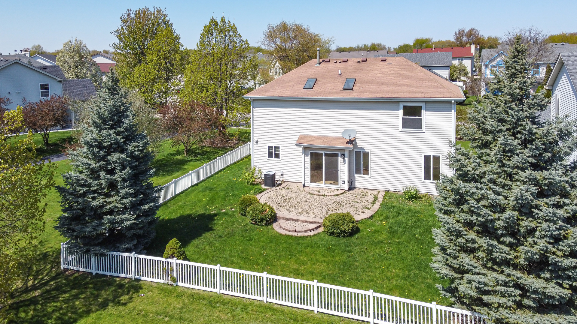 643 Maple Drive Streamwood, IL 60107 - Photo 26 of 32 a aerial view of a house with yard and green space