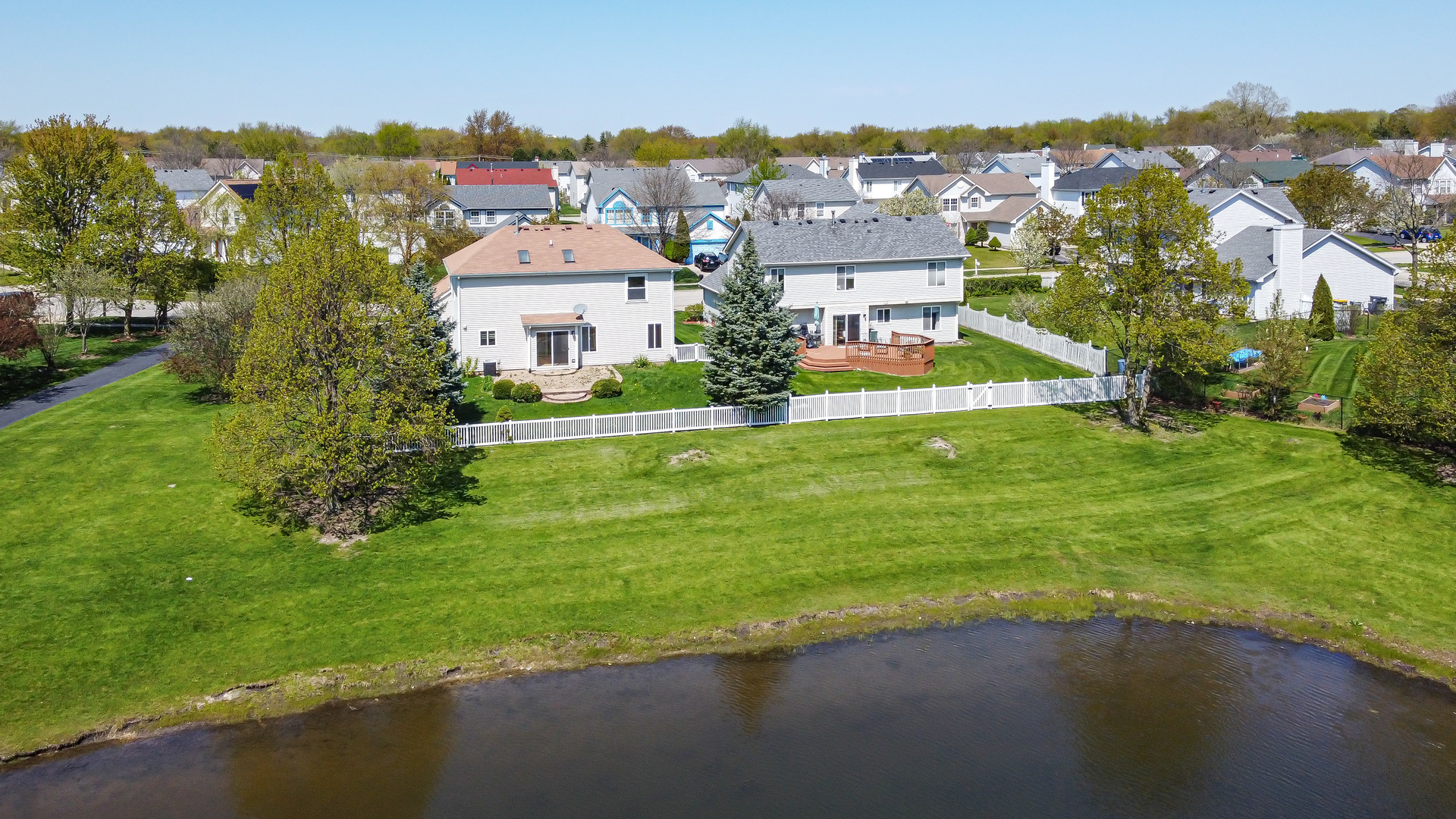 643 Maple Drive Streamwood, IL 60107 - Photo 27 of 32 an aerial view of residential houses with outdoor space and river
