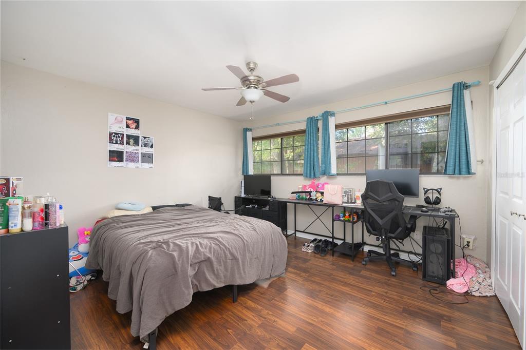 900 Southwest 62nd Boulevard, Unit H49 Gainesville, FL 32607 - Photo 21 of 38 a bed room with a bed and furniture
