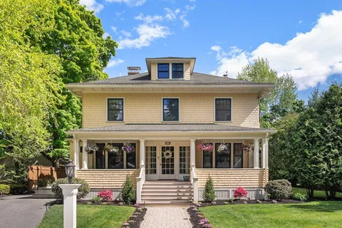 $3,099,000 | 4 Lawrence Street, Winchester, MA 01890