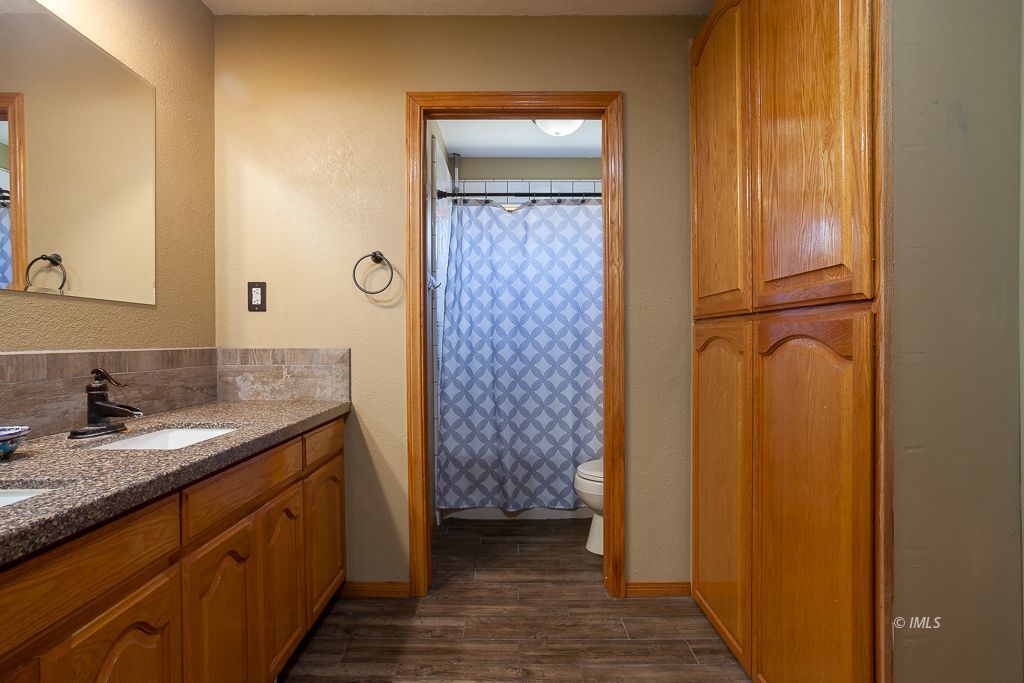 400 Dominy Road Lone Pine, CA 93545 - Photo 20 of 33 a bathroom with a sink a mirror and a shower