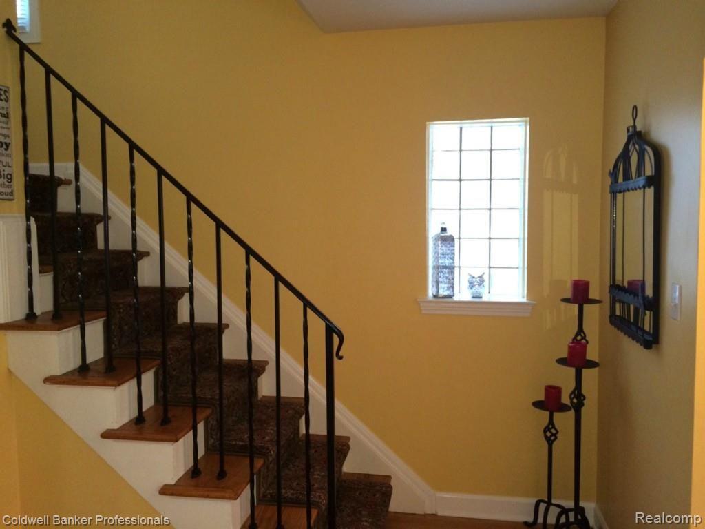 2902 Bamlet Road Royal Oak, MI 48073 - Photo 11 of 25 Stairway 1.jpg