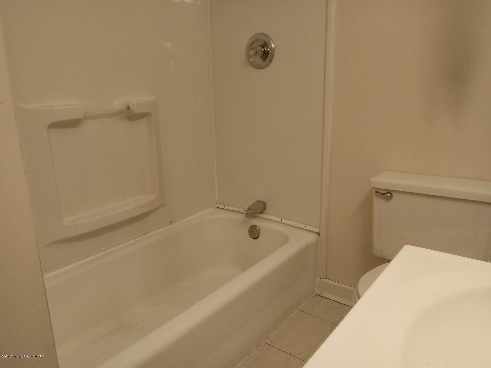 511 Winola Road Clarks Summit, PA 18411 - Photo 14 of 47 APT 1 BATHROOM