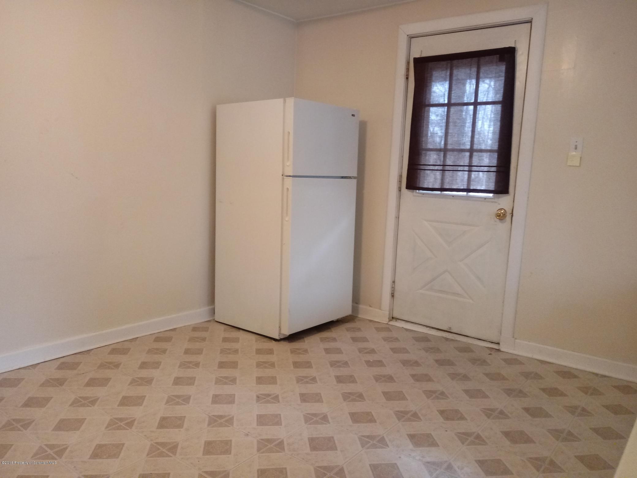 511 Winola Road Clarks Summit, PA 18411 - Photo 7 of 47 APT 1 KITCHEN