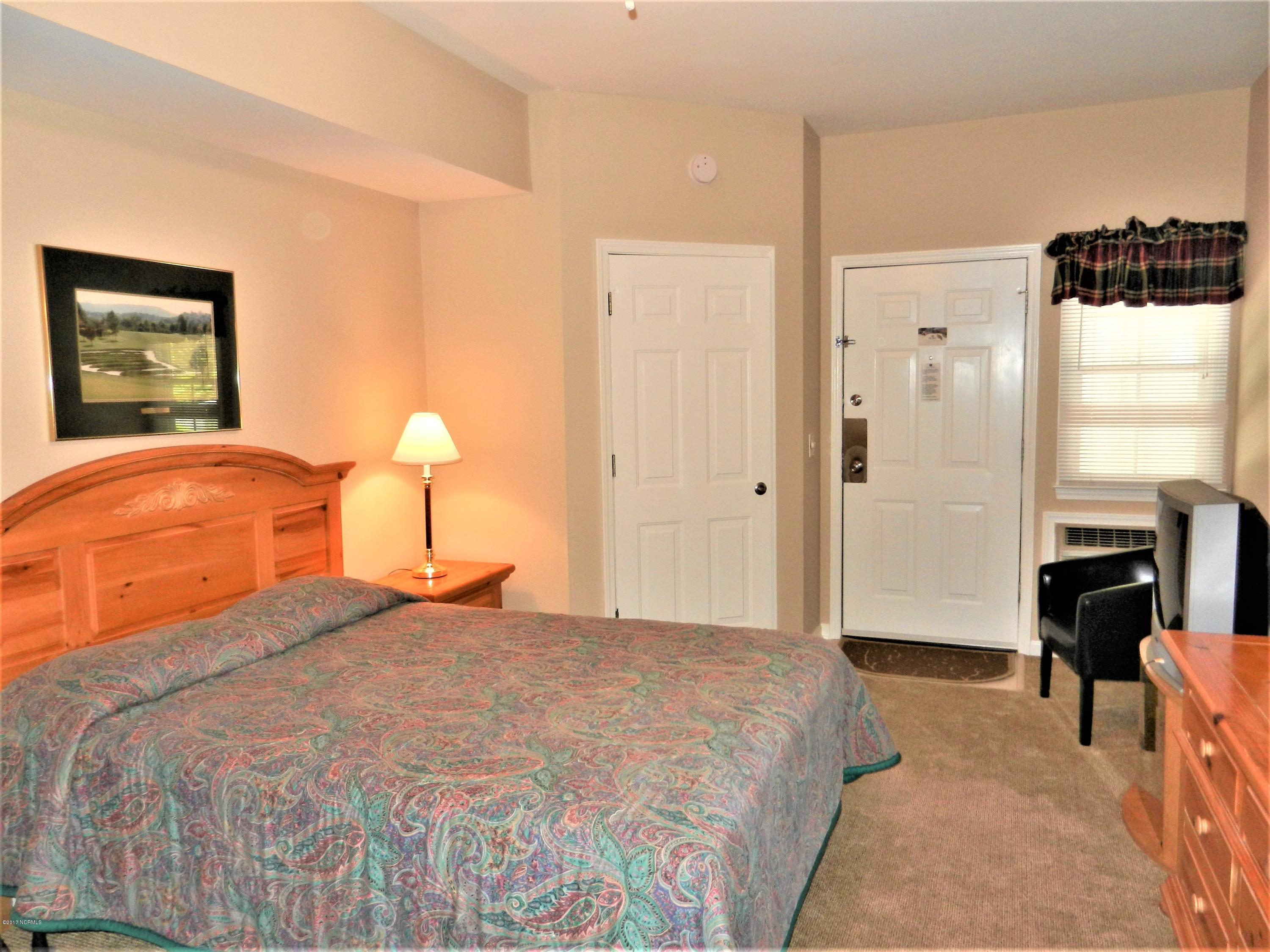 215 Royal Poste Road, Unit 2708 Sunset Beach, NC 28468 - Photo 11 of 28 Guest Suite