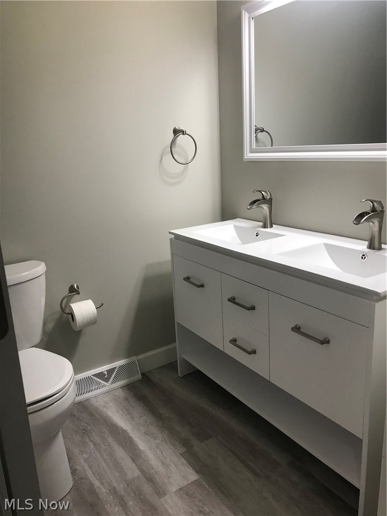 15960 Howe Road Strongsville, OH 44136 - Photo 19 of 35 Second Floor Main Bathroom-Double Sinks.