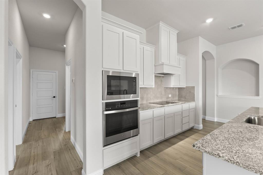 121 Mikasi Street Godley, TX 76044 - Photo 7 of 27 DFW-Coyote Crossing-Concept 2622-121 Mikasi Street-Kitchen-Risewell Homes-4