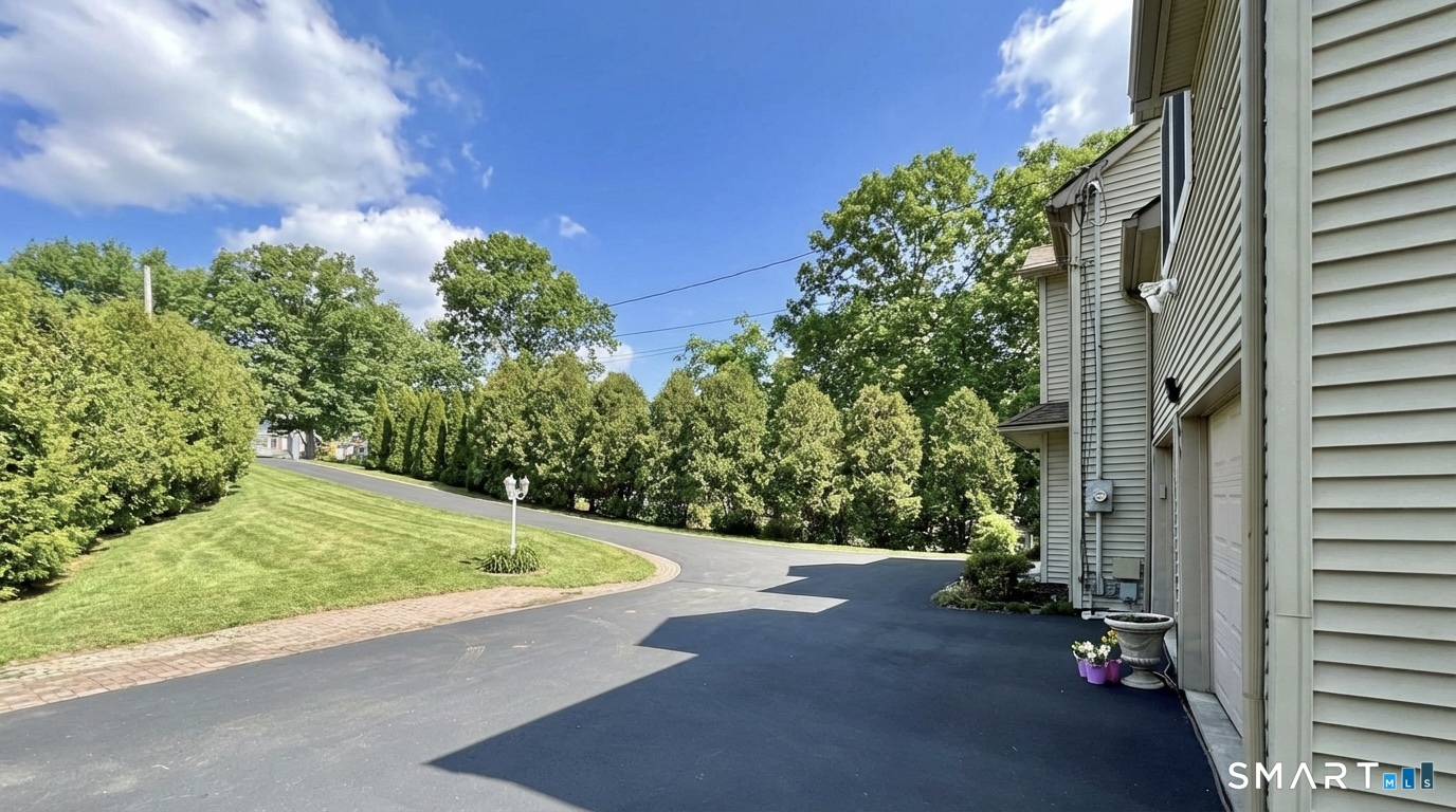 25 Stephen Street Derby, CT 06418 - Photo 27 of 29 a view of a backyard