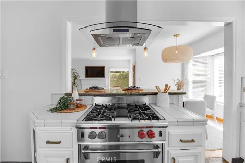 $2,690,000 | 424 South Meadows Avenue, Manhattan Beach, CA 90266
